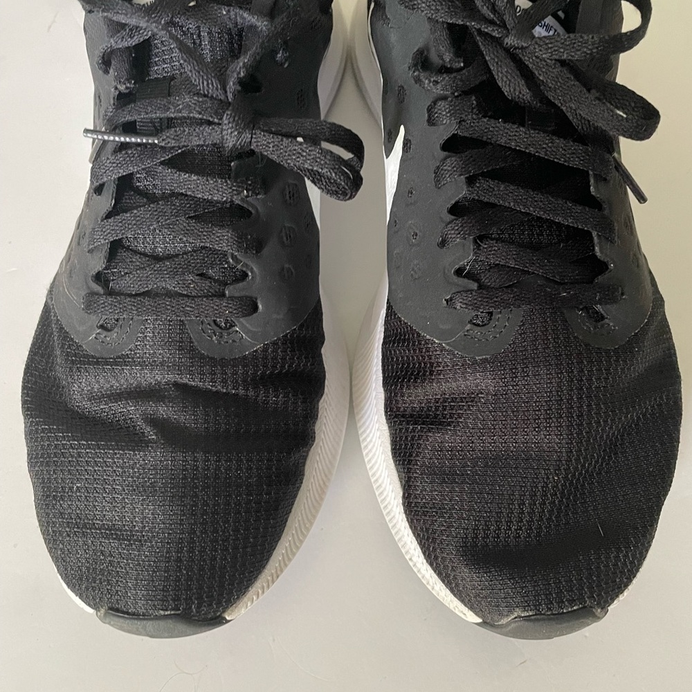 NIKE Women’s Downshifter 7 Running Shoes Sneakers Black White Sz 11 - Picture 7 of 11